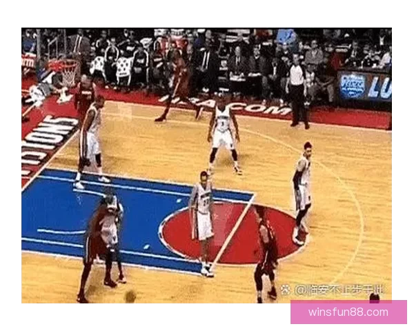 詹姆斯回忆科比经典瞬间以为配合结果被单打碾压